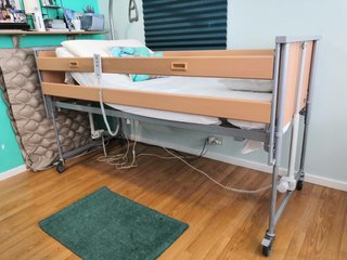 Cama eléctrica articulada elevable.