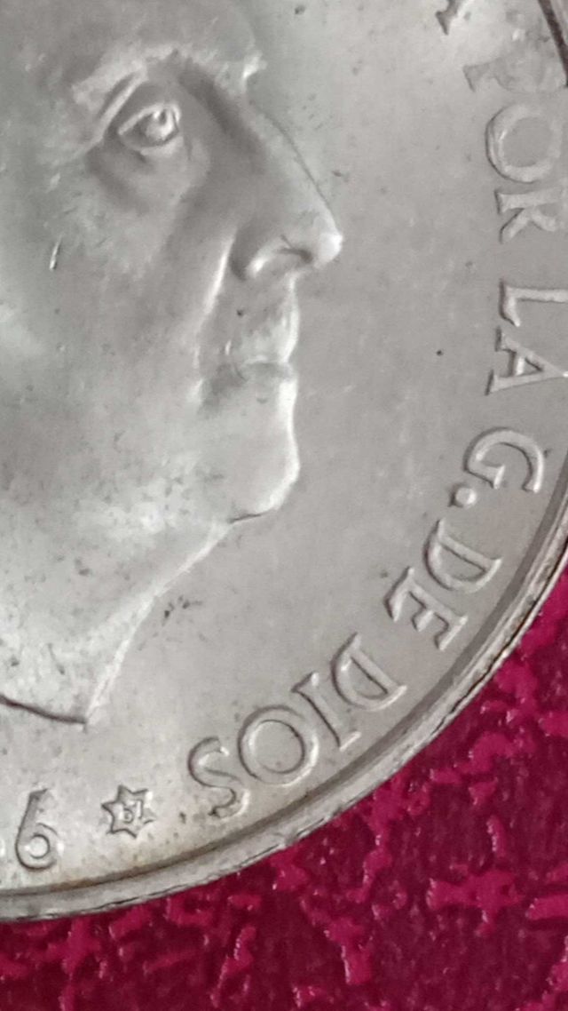 Moneda de plata de 100 pesetas plata con error
