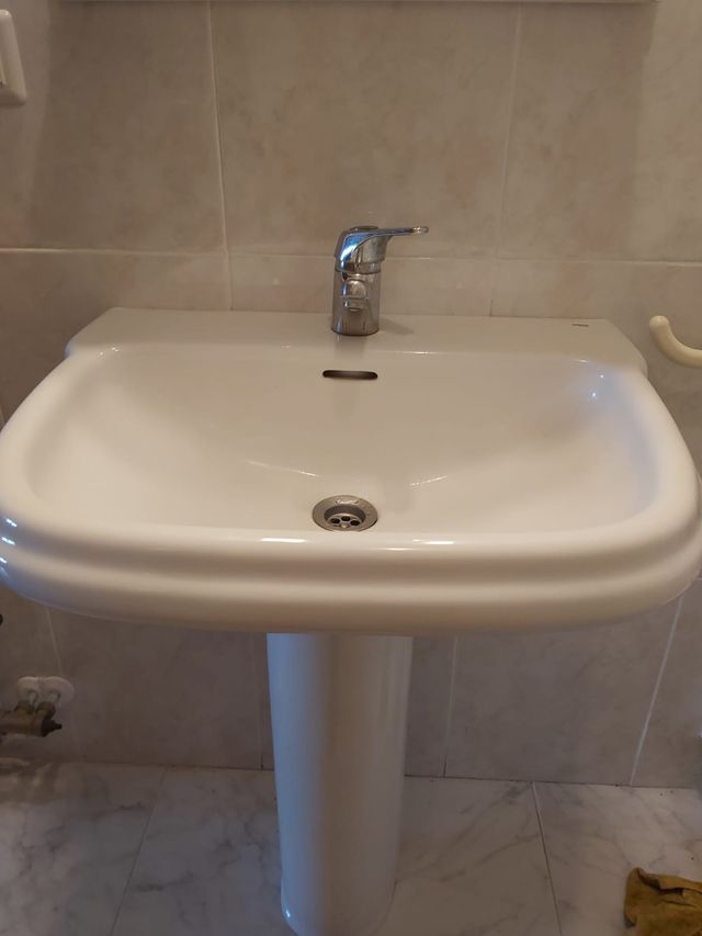 Lavabo + grifo baño ROCA