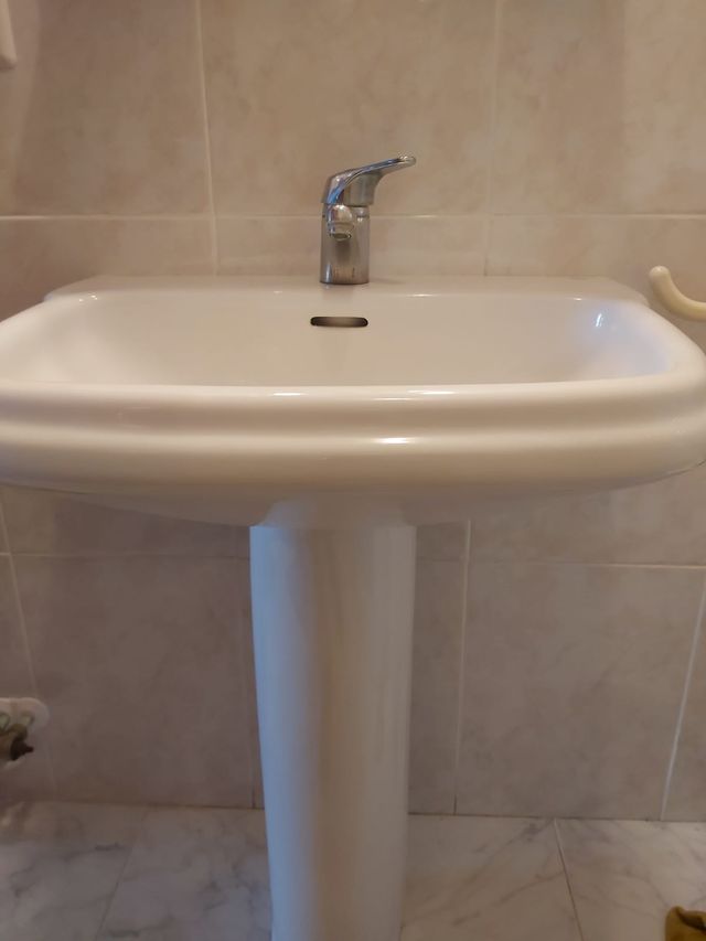 Lavabo + grifo baño ROCA