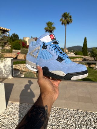 Air Jordan 4 Retro University Blue talla 43 de segunda mano por 500 EUR en  Arta en WALLAPOP