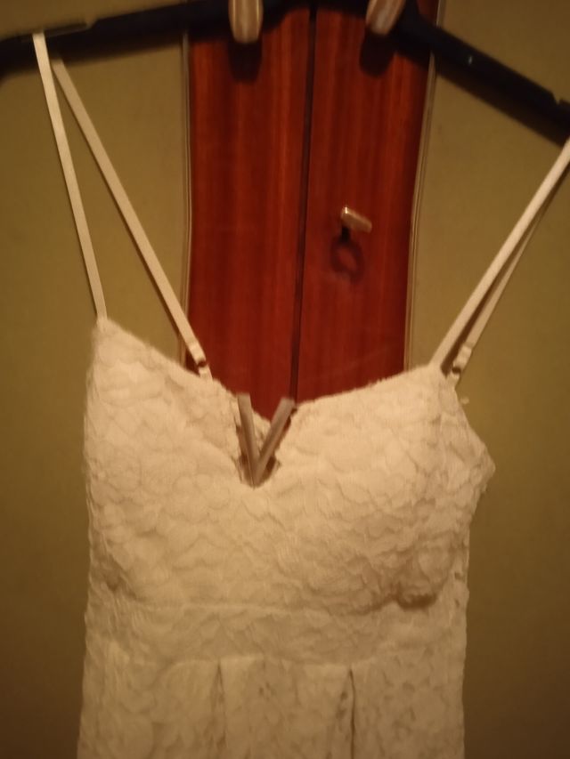 vestido amarillo de encaje 