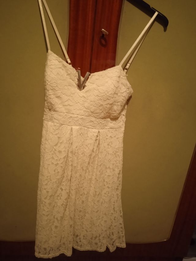 vestido amarillo de encaje 