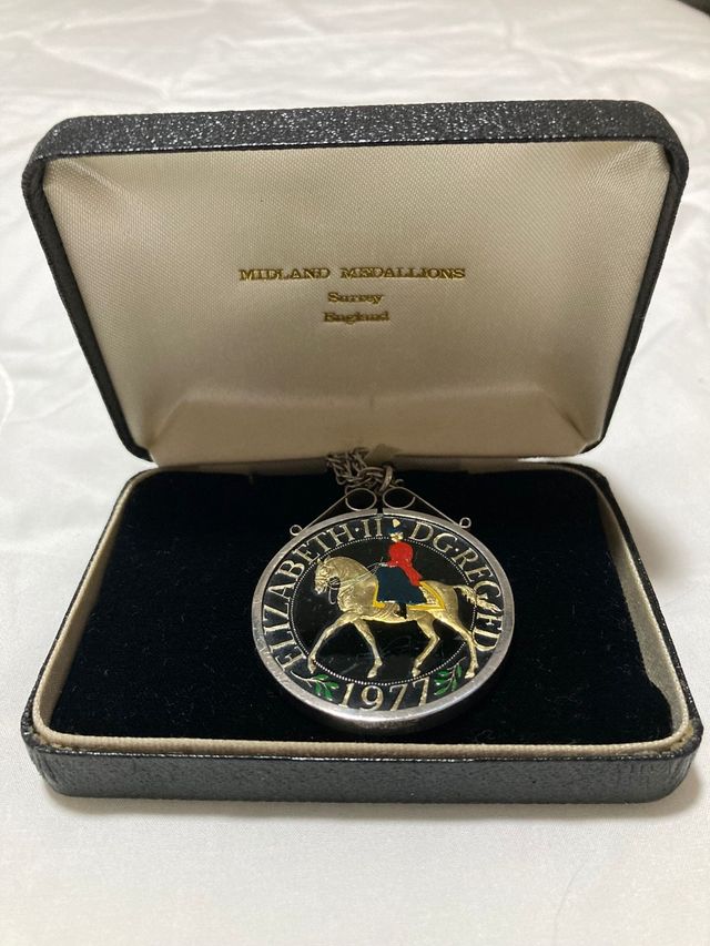 Medallón Isabel II jubileo de plata