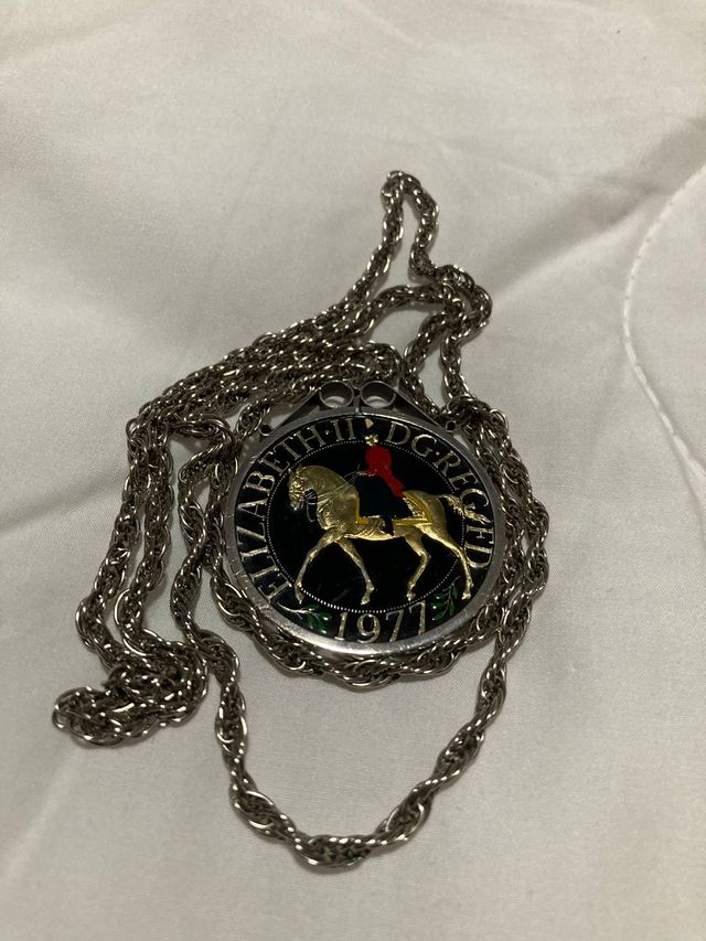 Medallón Isabel II jubileo de plata