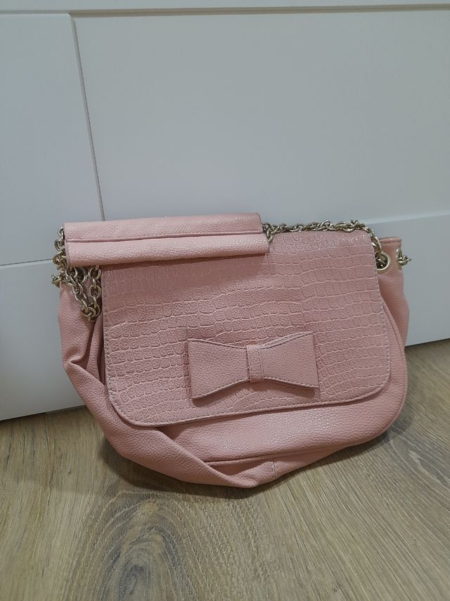 Bolso con cadena.