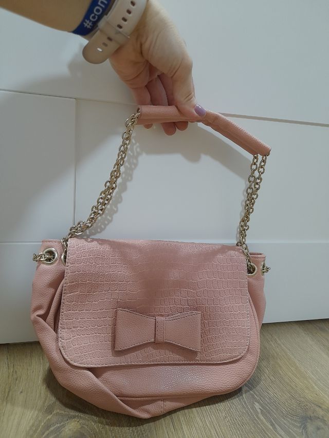 Bolso con cadena.