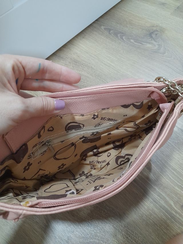 Bolso con cadena.