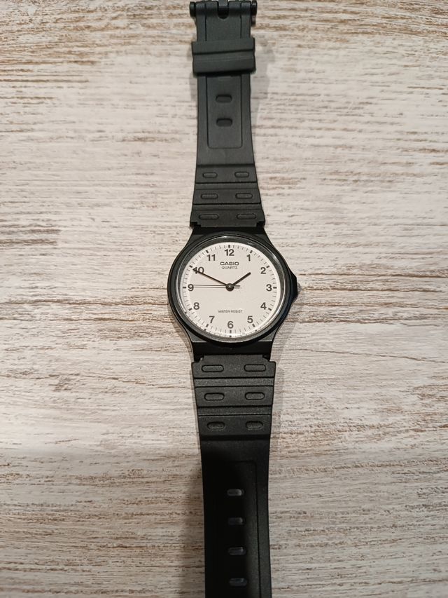 Reloj Casio analógico negro