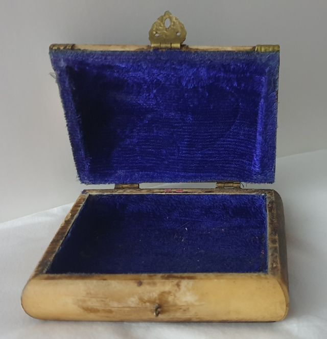 Pequeño joyero antiguo