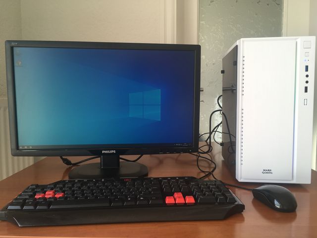 PC Gaming i5 con Pantalla raton teclado