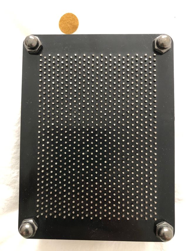 Juego clavos silueta