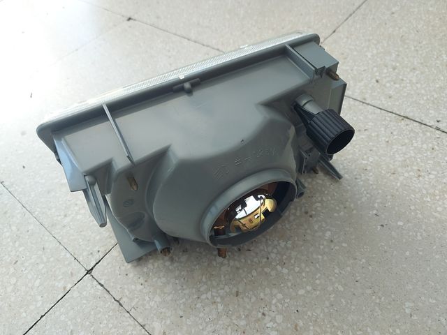 Faro Renault 9 derecho