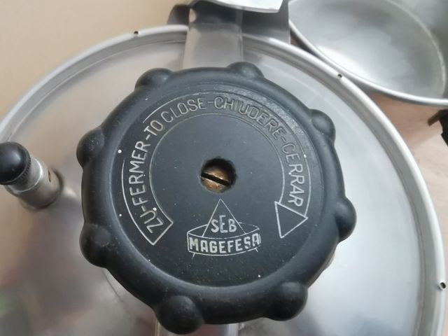 juego de Olla express MAGEFESA  4 y 5 litros