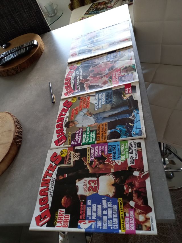 GIGANTES DEL BASQUET 4 revistas