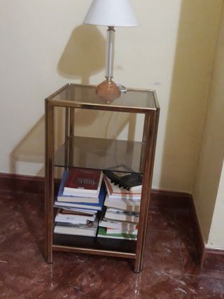 Mesita dorada y cristal