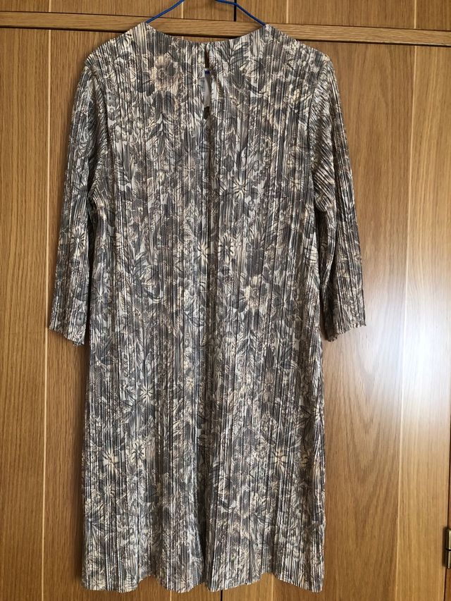 Vestido de H&M, nuevo, a estrenar.