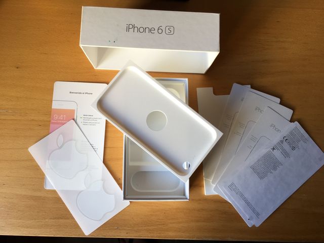 Caja vacia iPhone 6s ilustración roja