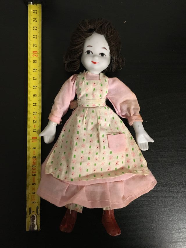 Bambola in porcellana vintage