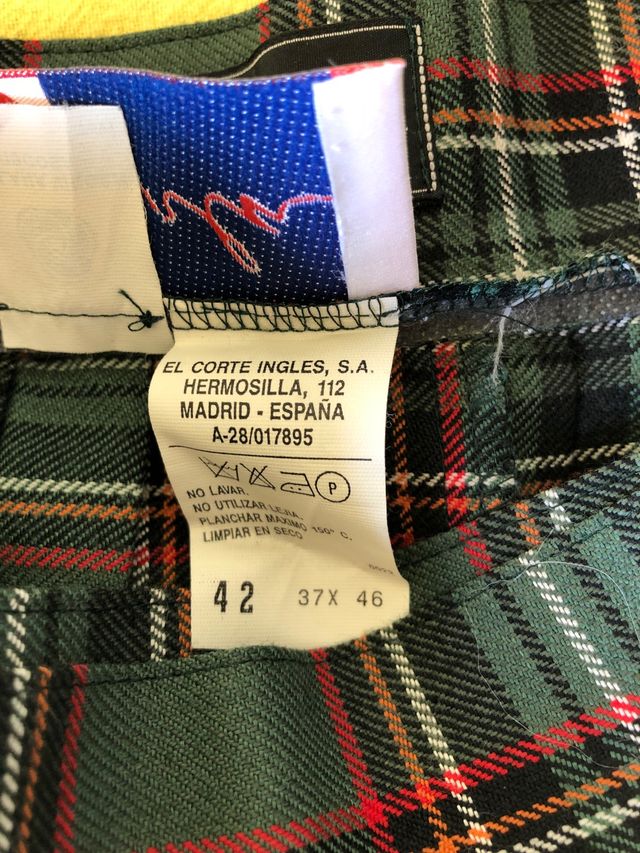 Minifalda tableada. Lana Virgen.