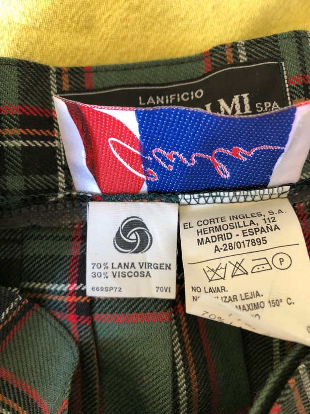 Minifalda tableada. Lana Virgen.