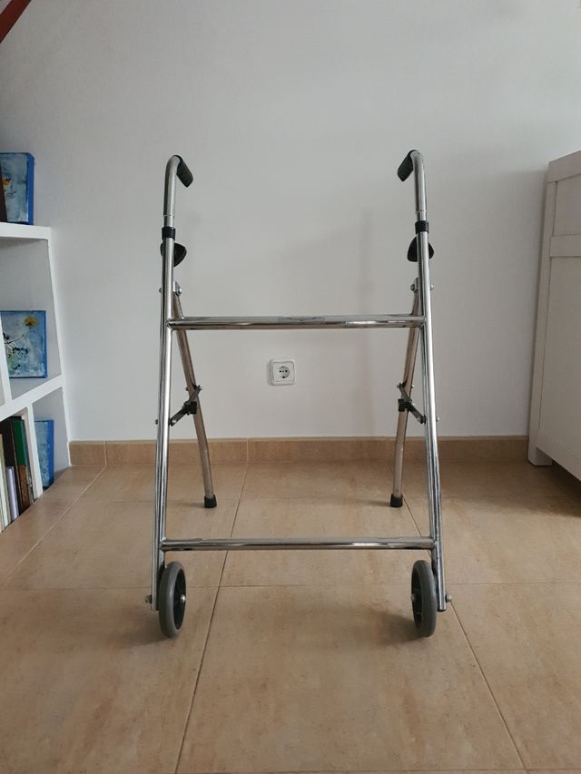 Lote de silla de ruedas y andador