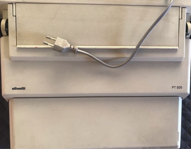 Máquina de escribir Olivetti PT 505