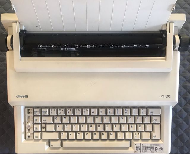Máquina de escribir Olivetti PT 505