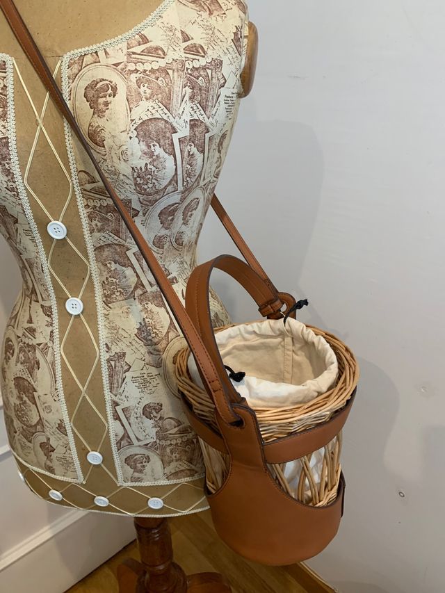 Bolso de mimbre y cuero nuevo