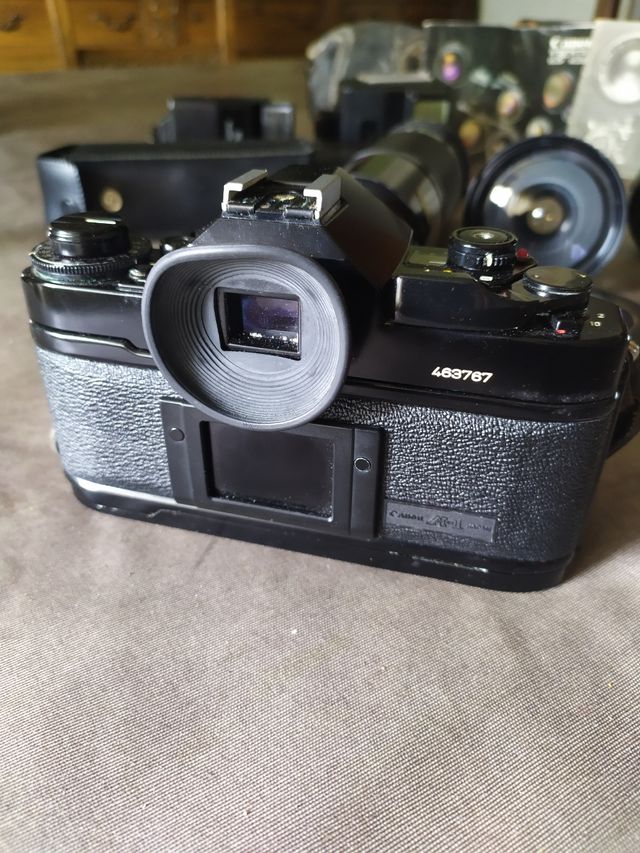 Cámara Canon A1 + Accesorios perfecta de segunda mano por 240 EUR en Torrent en WALLAPOP