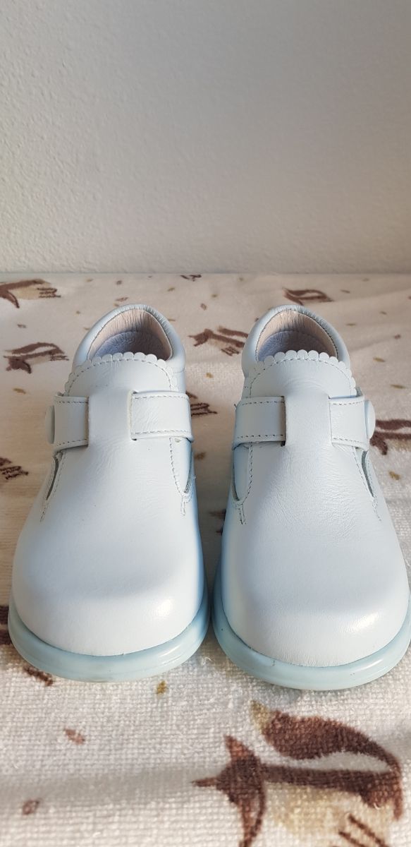 Zapatos azul cielo nuevos.  t.21