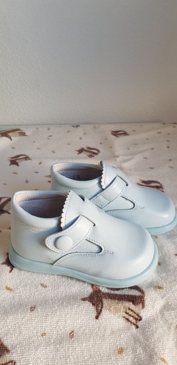 Zapatos azul cielo nuevos.  t.21