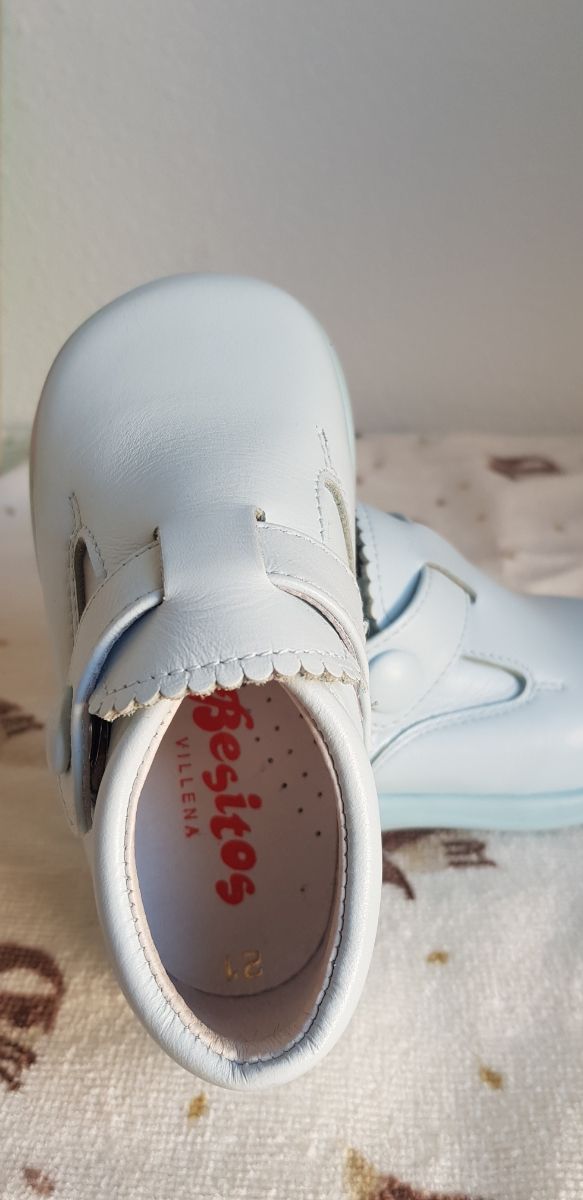 Zapatos azul cielo nuevos.  t.21