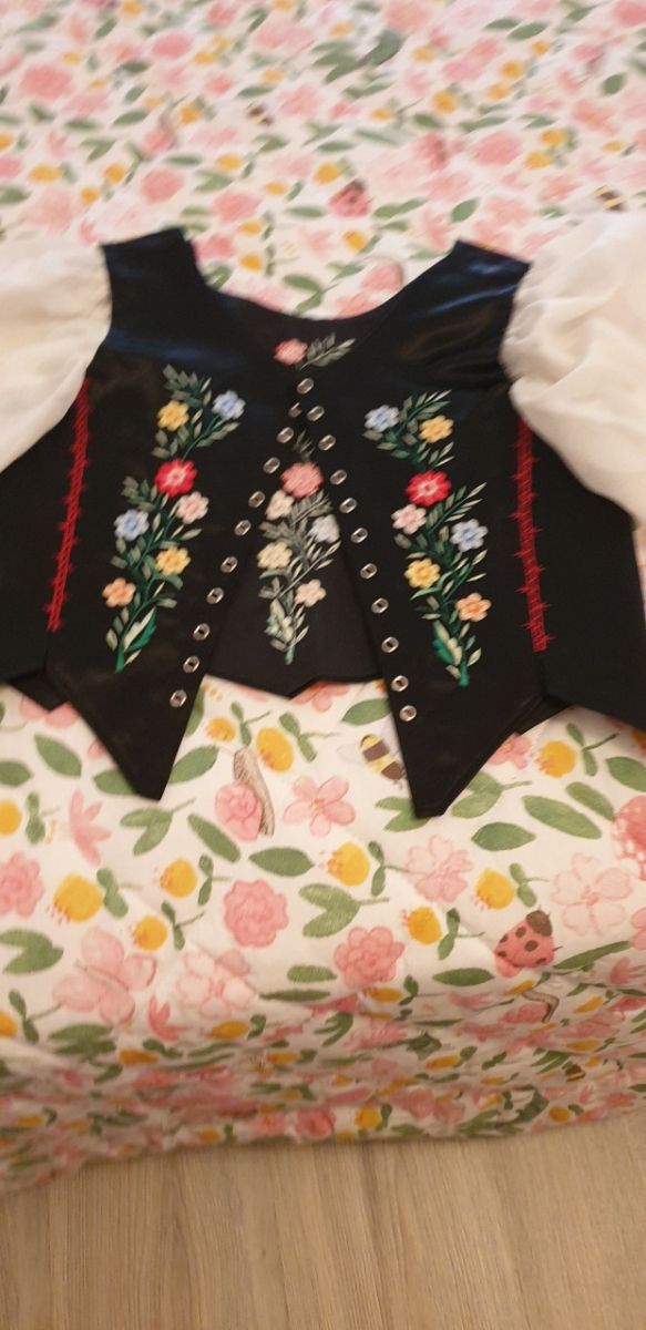 traje típico Hellinera