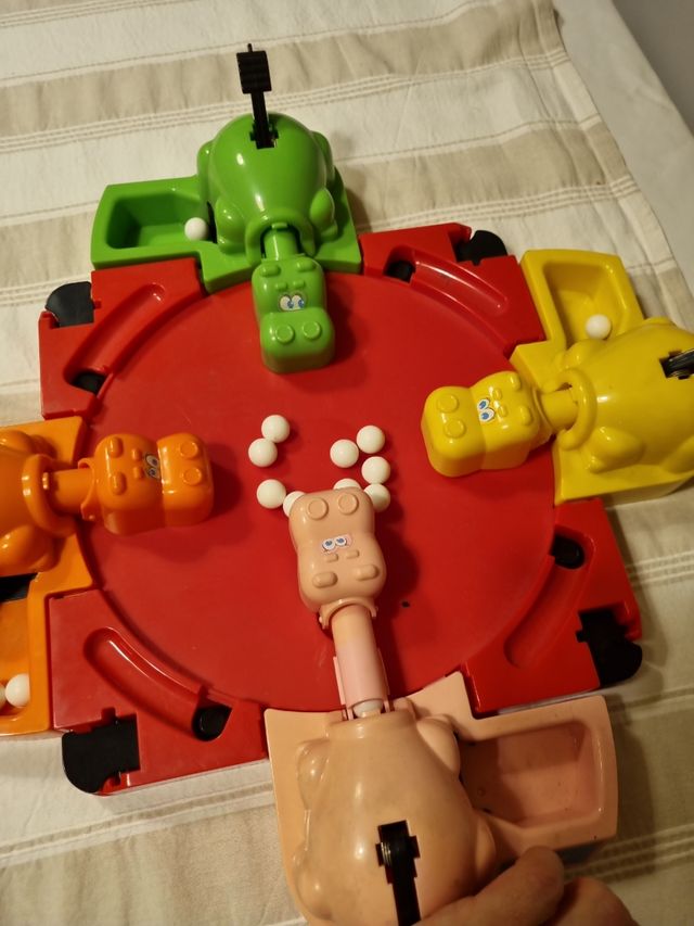 tragabolas juego mesa. Con pelotitas