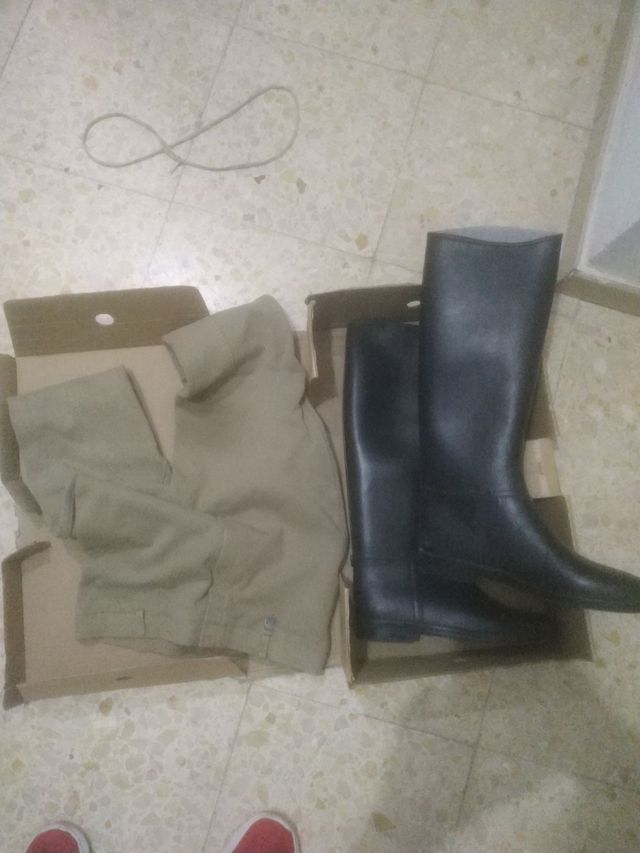 botas y pantalones para montar a caballo