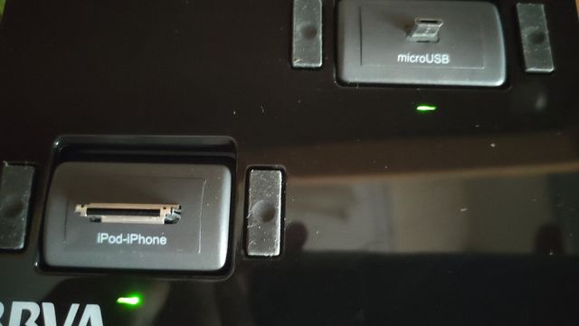 Cargador universal para móviles de sobremesa