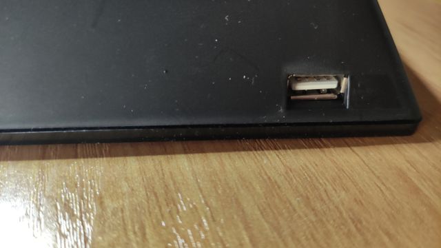 Cargador universal para móviles de sobremesa