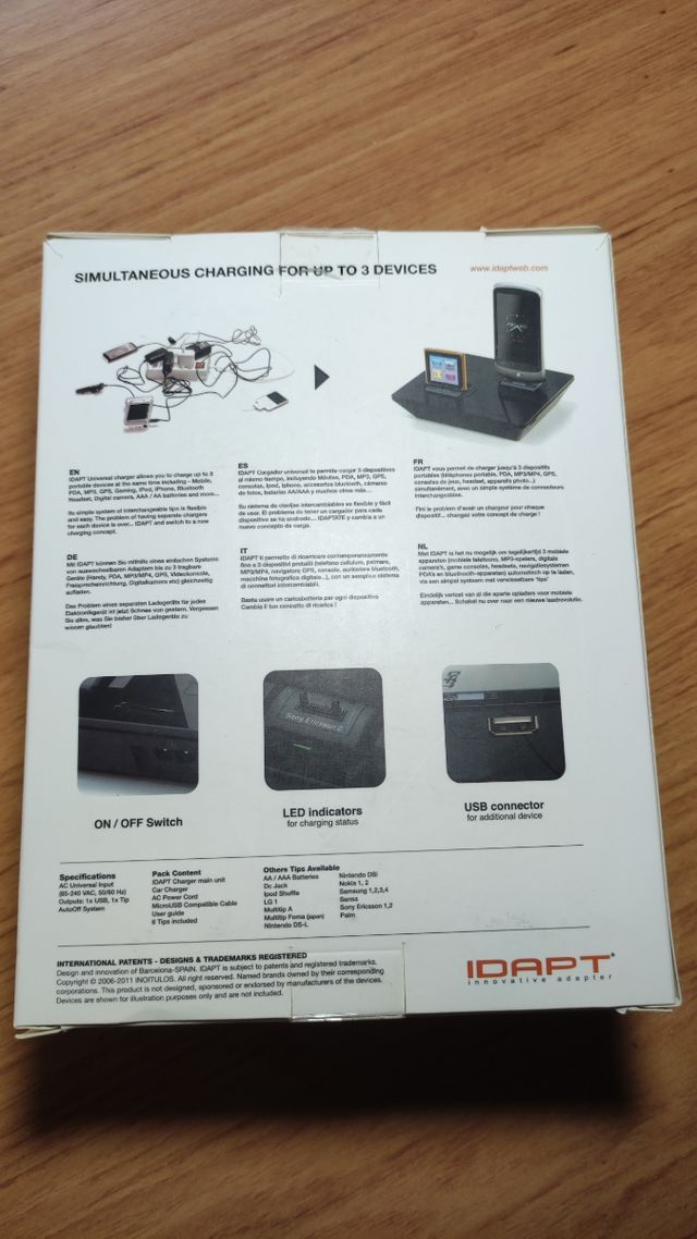 Cargador universal para móviles de sobremesa