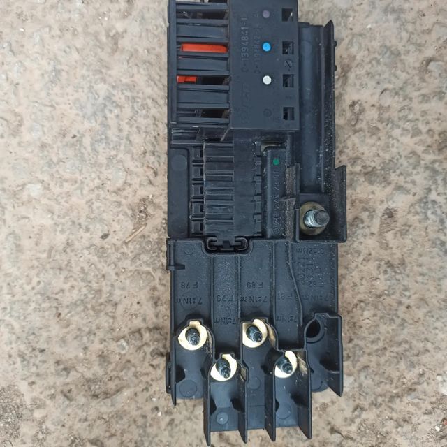 Caja relais / fusibles mercedes w211 de segunda mano por 1 EUR en El Palmar en WALLAPOP Caja relais / fusibles mercedes w211 de segunda mano por 1 EUR en El Palmar en WALLAPOP