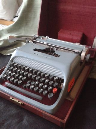 Maquina escribir HISPANO OLIVETTI S.A. +MALETIN MA