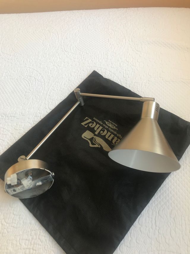 Lampara de mesita noche o de punto de luz.