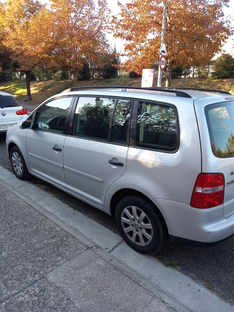 Volkswagen Touran 2006 - foto 1