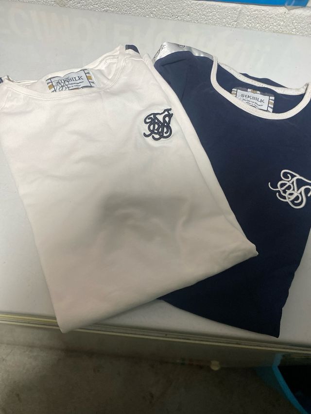 Vendo Dos camisetas Siksilk talla S