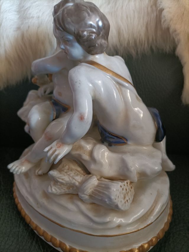 Bonita Figura en Porcelana Hispania