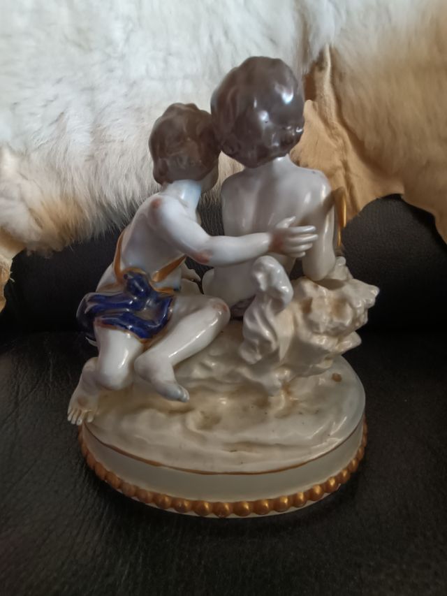 Bonita Figura en Porcelana Hispania