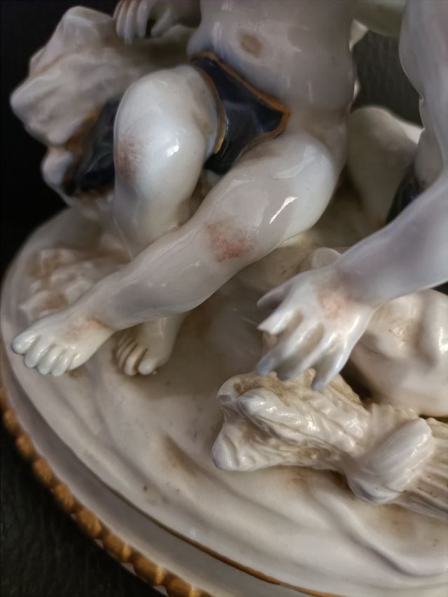 Bonita Figura en Porcelana Hispania