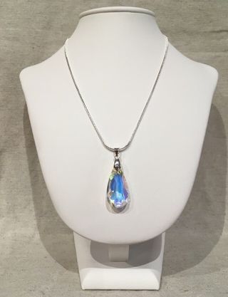 Cadena con colgante de cristal y plata