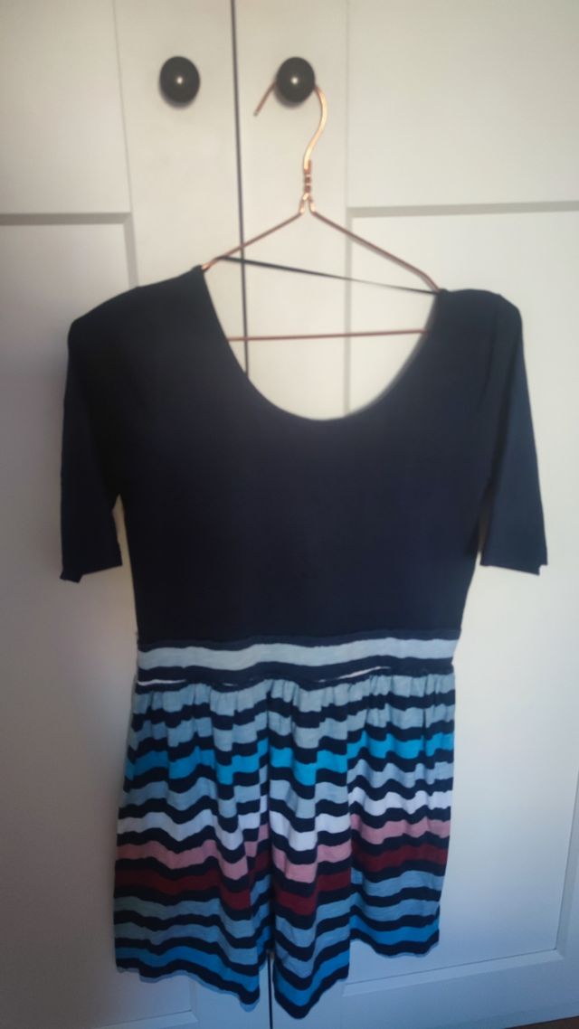 Vestido azul y rayas