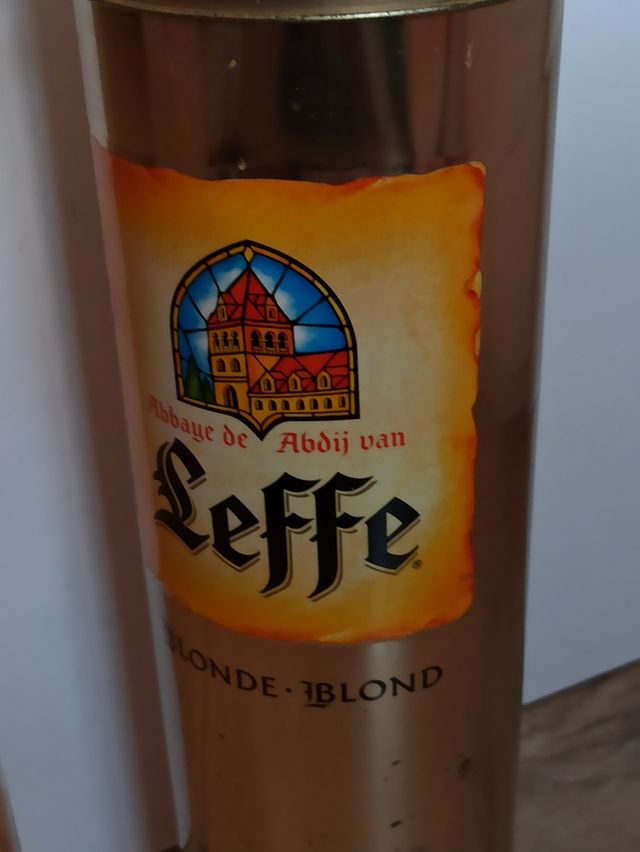 Caja de metal cerveza leffe